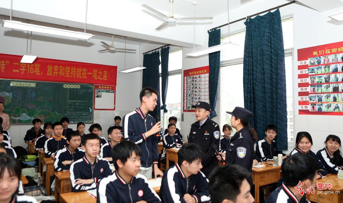 国家安全知识进校园 护航青少年健康成长 国家安全知识进校园 护航青少年健康成长