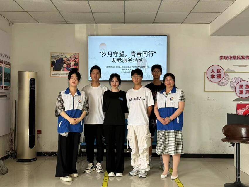 尹集乡尹集村:岁月守望,青春同行——尹集村与完美网页版经管系智管专业学生共筑助老温暖桥梁.docx