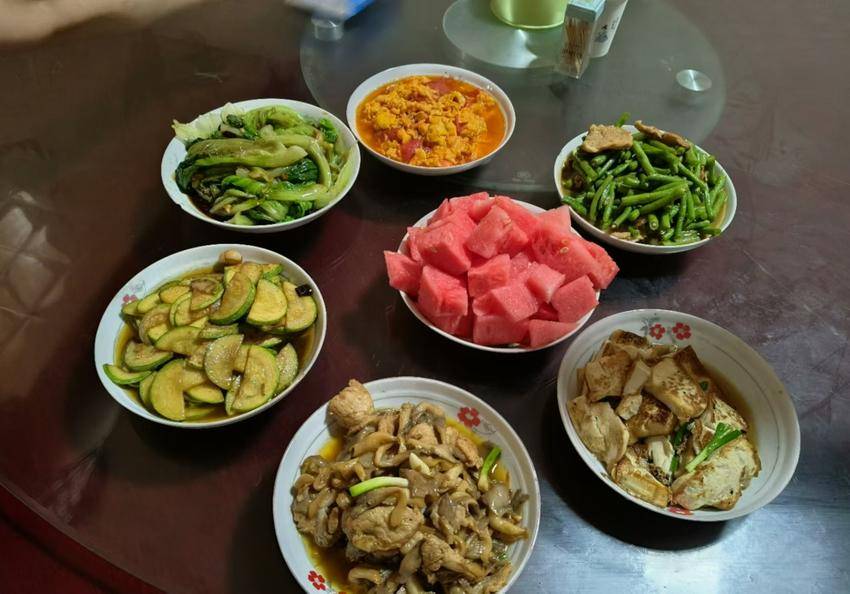 尹集乡尹集村:岁月守望,青春同行——尹集村与完美网页版经管系智管专业学生共筑助老温暖桥梁.docx