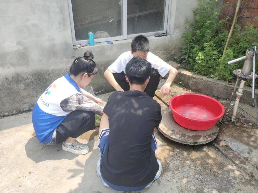 尹集乡尹集村:岁月守望,青春同行——尹集村与完美网页版经管系智管专业学生共筑助老温暖桥梁.docx